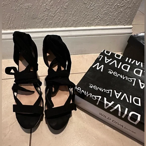 heels - Picture 1 of 2